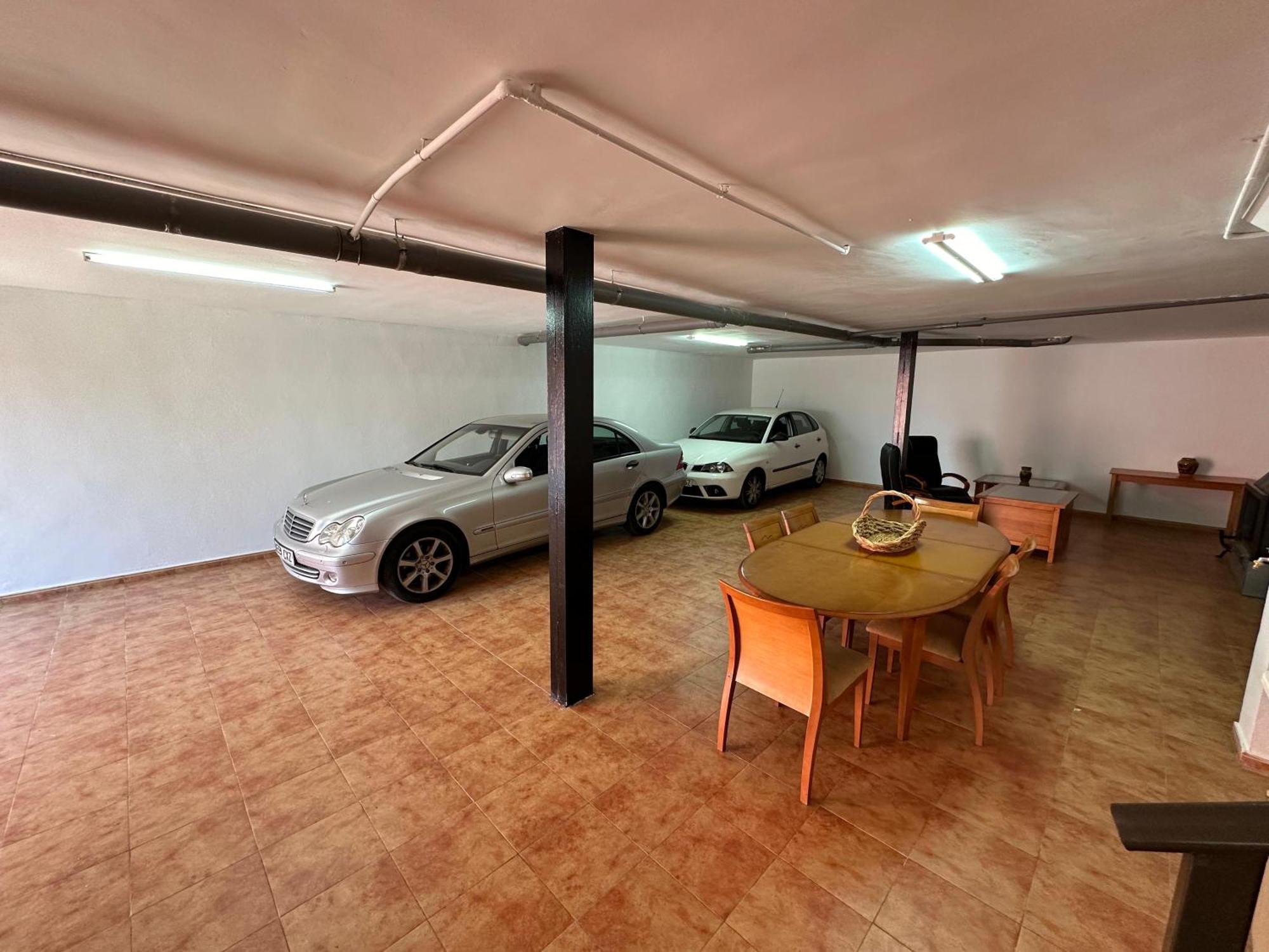 Villa Casa Grande De Tres Plantas Con Parking Gratis Linares  Exterior foto