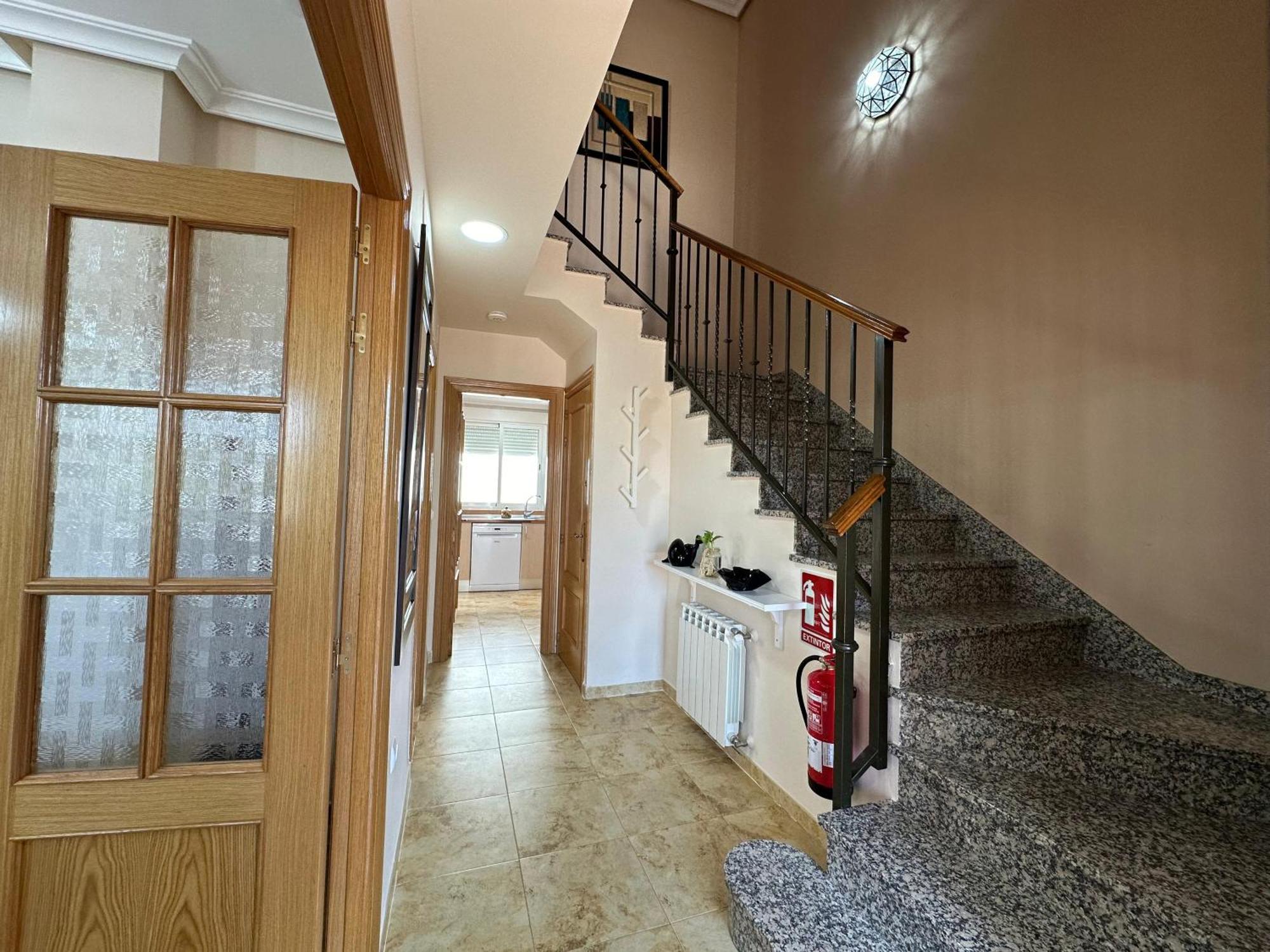 Villa Casa Grande De Tres Plantas Con Parking Gratis Linares  Exterior foto