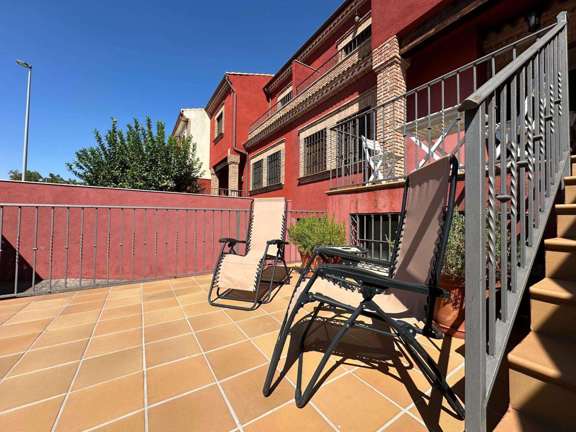 Villa Casa Grande De Tres Plantas Con Parking Gratis Linares  Exterior foto