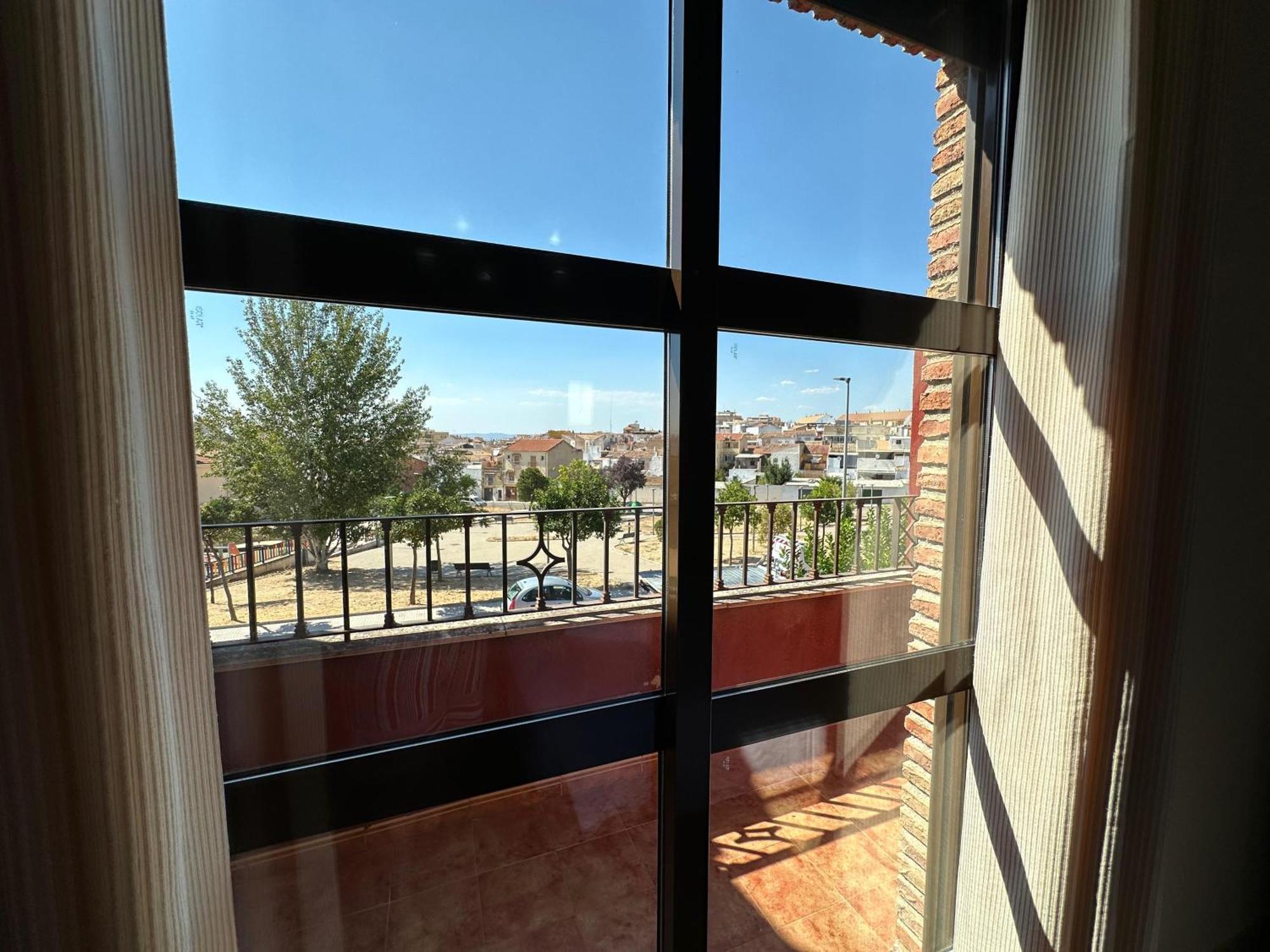 Villa Casa Grande De Tres Plantas Con Parking Gratis Linares  Exterior foto